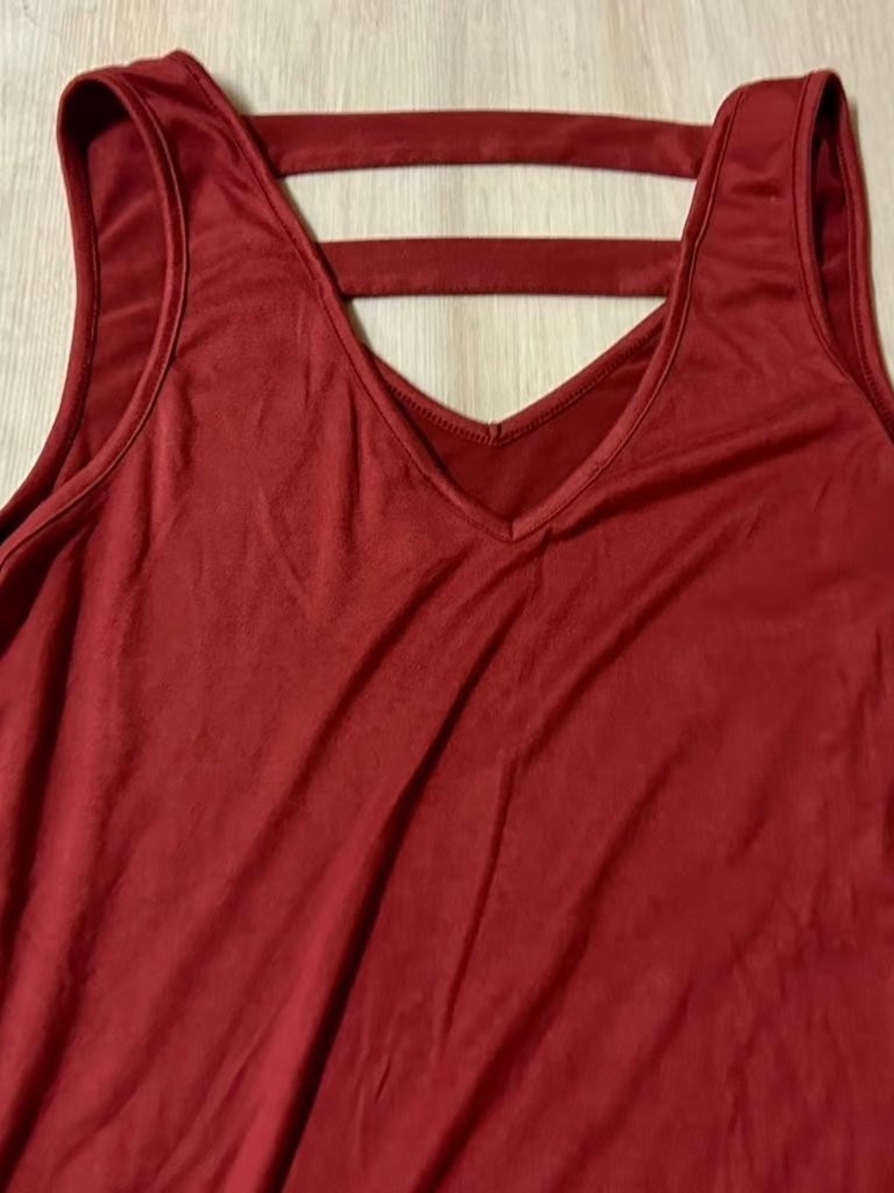 V-Neck Ruched Side Tank Top - Deep Red - Picture 3 of 4